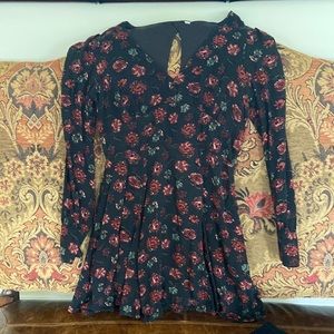Free people meaning address with long sleeve. Size s , Used, in Good condition